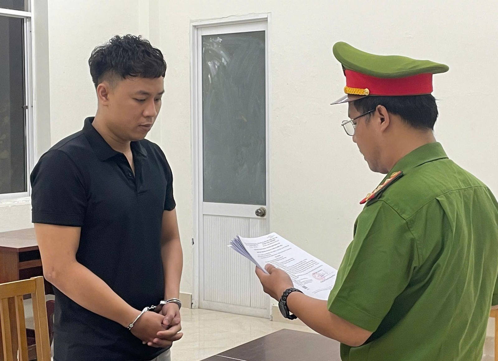 Bắt đối tượng giả danh công an hiếp dâm nữ sinh
