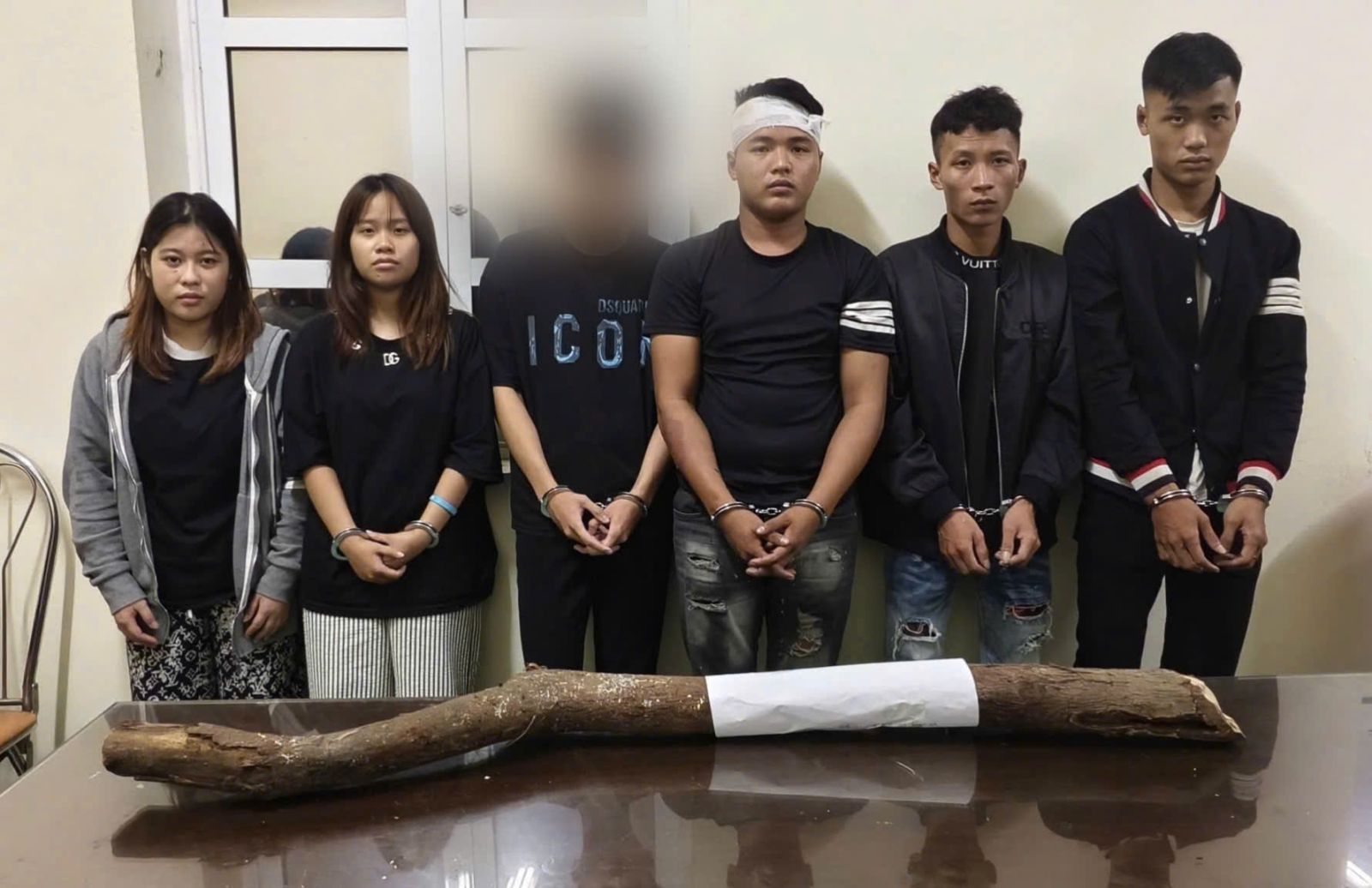 Bắt khẩn cấp nhóm thanh niên đánh nhau gây rối trật tự công cộng