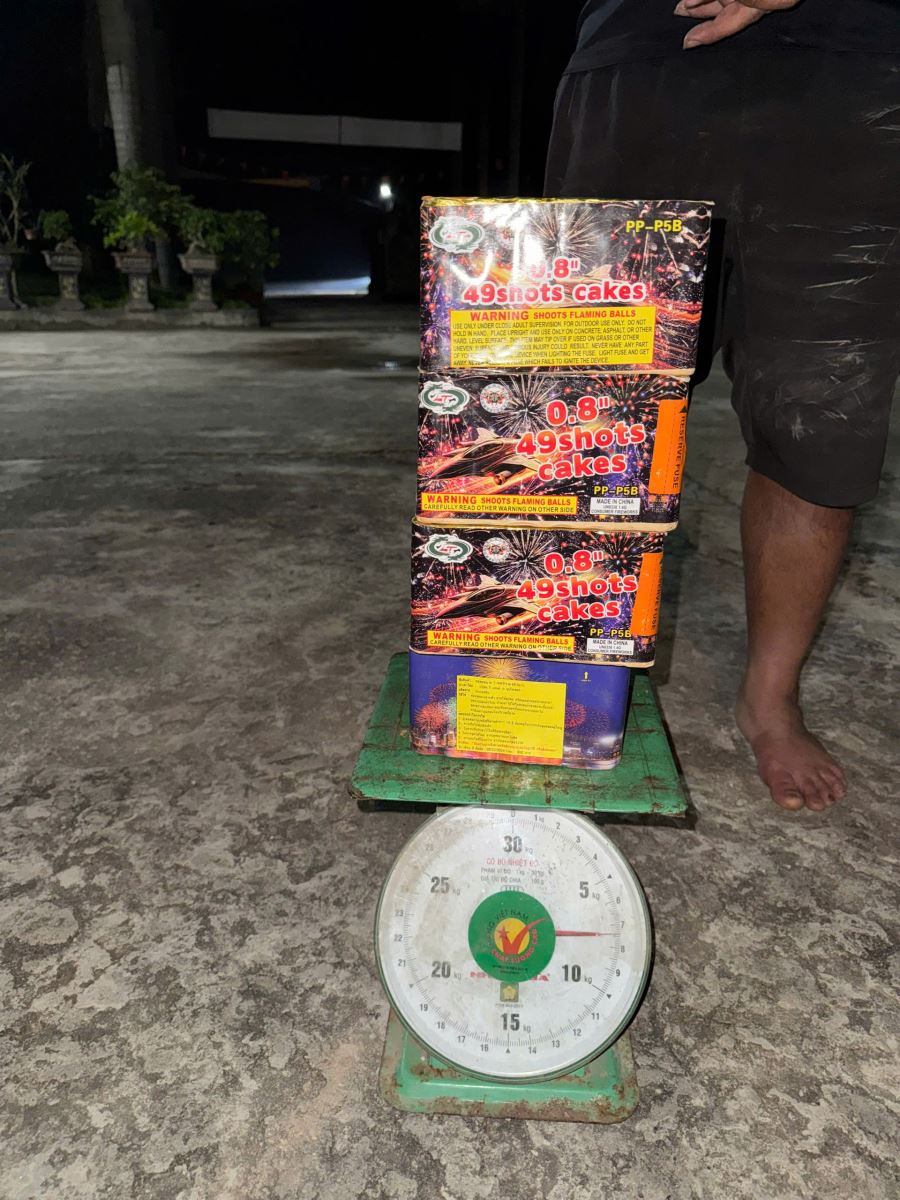 Bắt quả tang đối tượng tàng trữ pháo hoa nổ trái phép