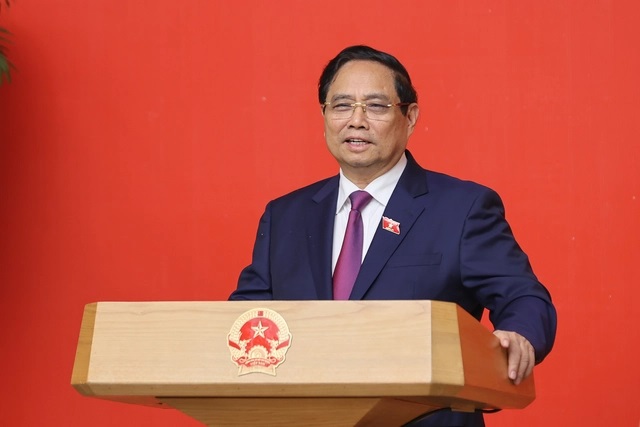 Thủ tướng trao quyết định bổ nhiệm và giao nhiệm vụ cho 2 Phó Thủ tướng, 3 Bộ trưởng