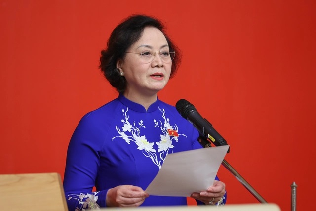 Thủ tướng trao quyết định bổ nhiệm và giao nhiệm vụ cho 2 Phó Thủ tướng, 3 Bộ trưởng