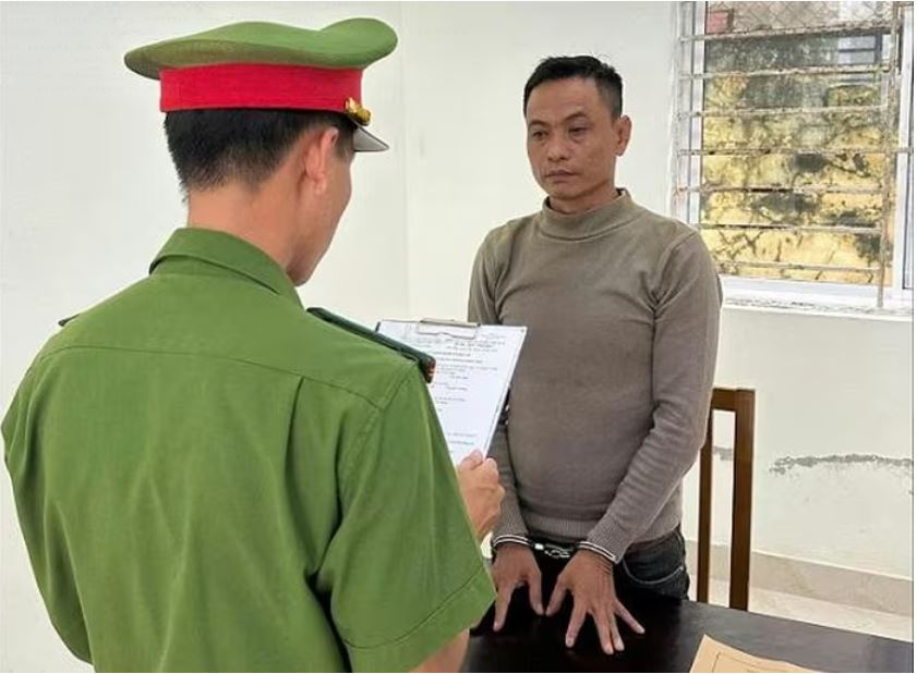 Khởi tố người đàn ông dùng ảnh 'nóng' tống tiền tình cũ