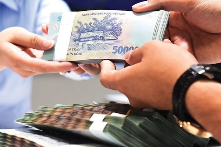 Từ 15/12/2025, kiểm soát thu nhập của vợ hoặc chồng có thể bị phạt đến 30 triệu đồng