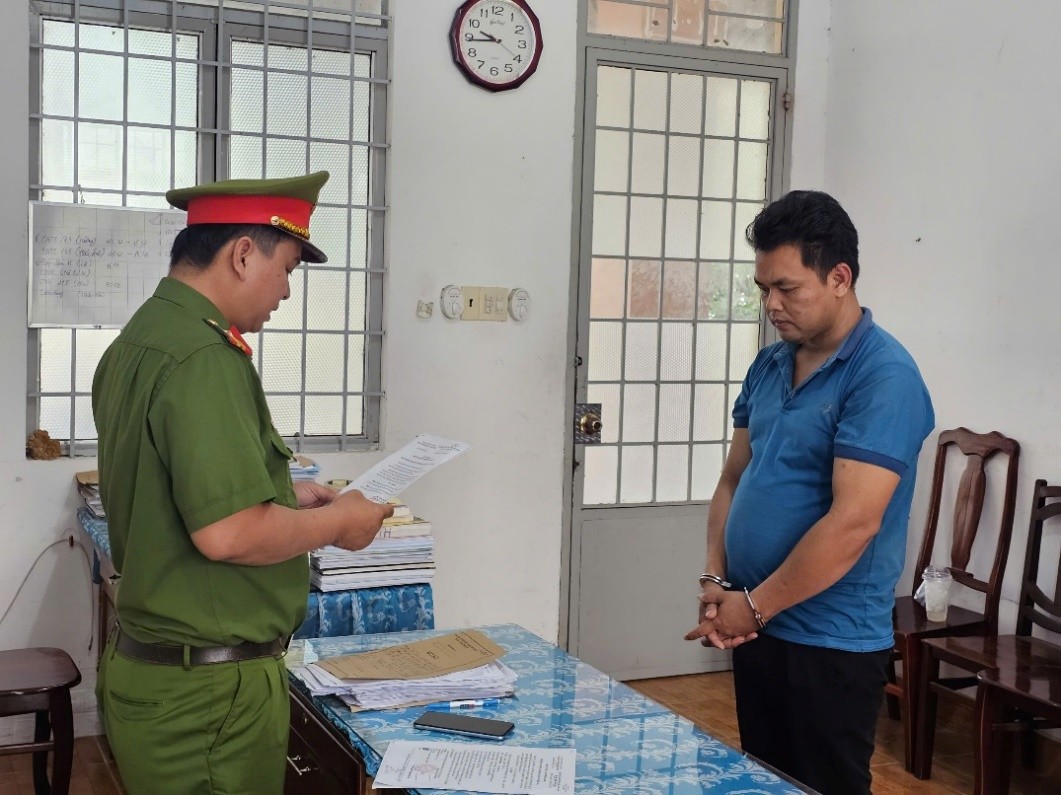 Khởi tố đối tượng dụ dỗ bé gái 13 tuổi vào nhà nghỉ để xâm hại