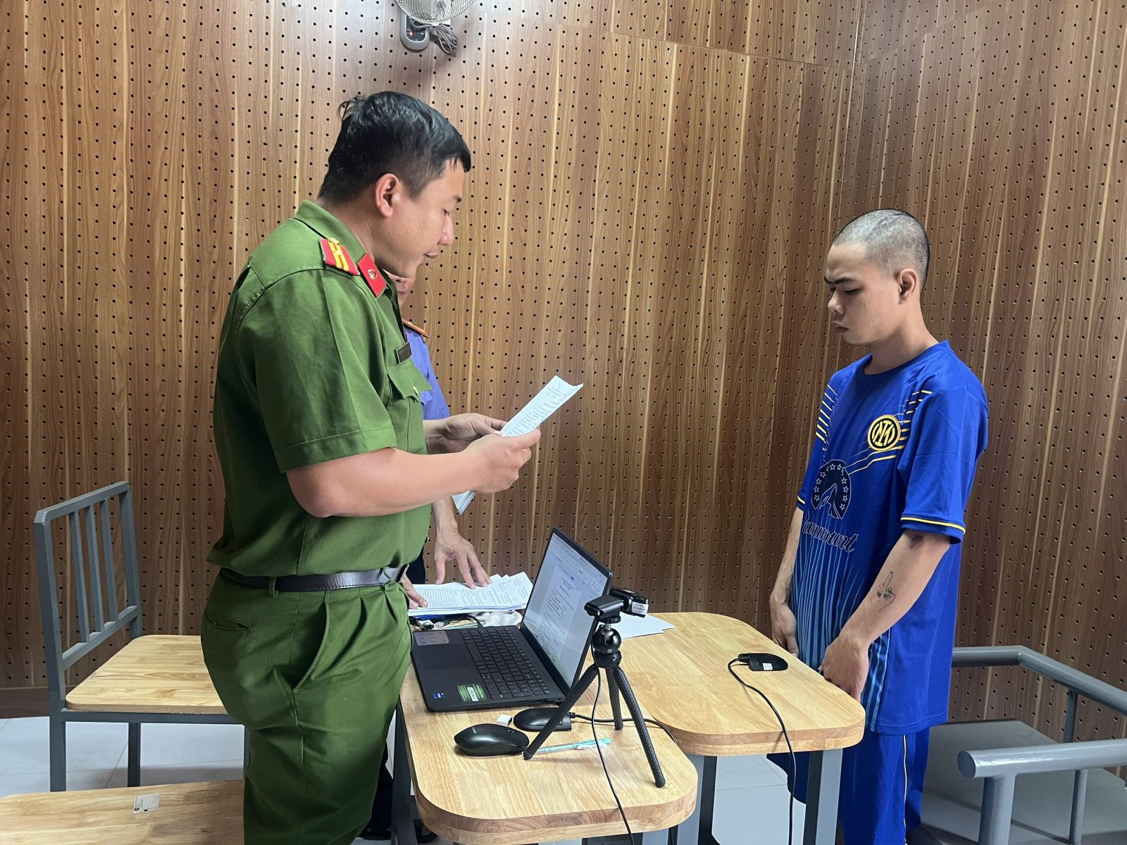 Bắt tạm giam đối tượng dùng dao cướp tài sản của tài xế xe Grab