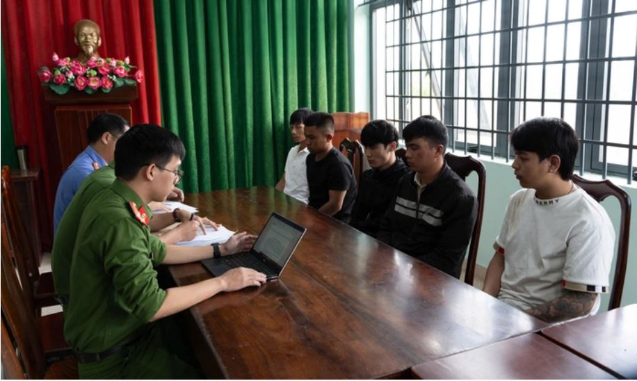 Bắt giữ 8 đối tượng đòi tiền bảo kê ở hội chợ