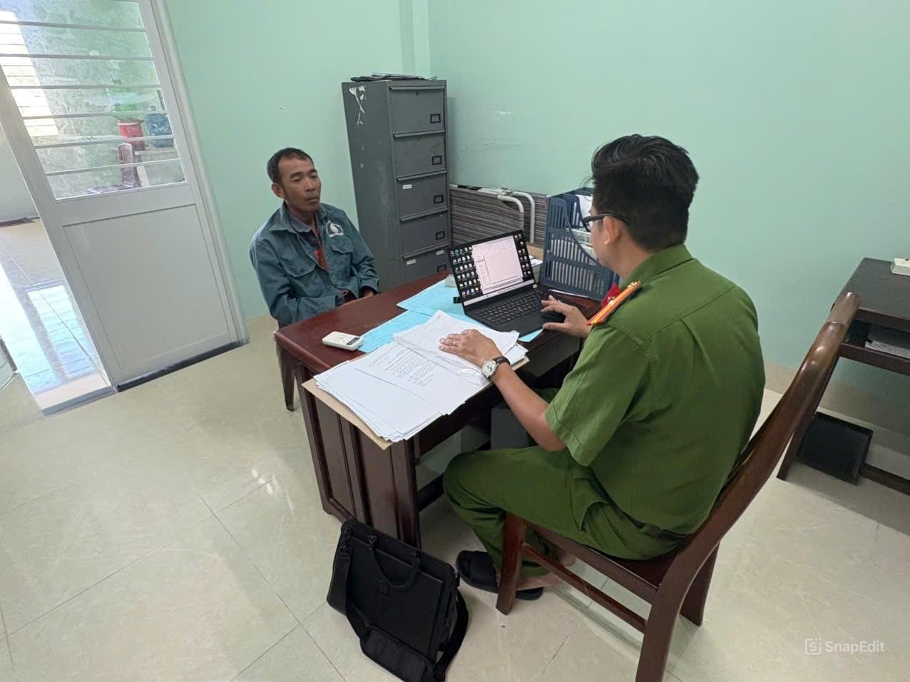 Khởi tố đối tượng dùng dao chém hàng xóm vì hát karaoke quá giờ quy định