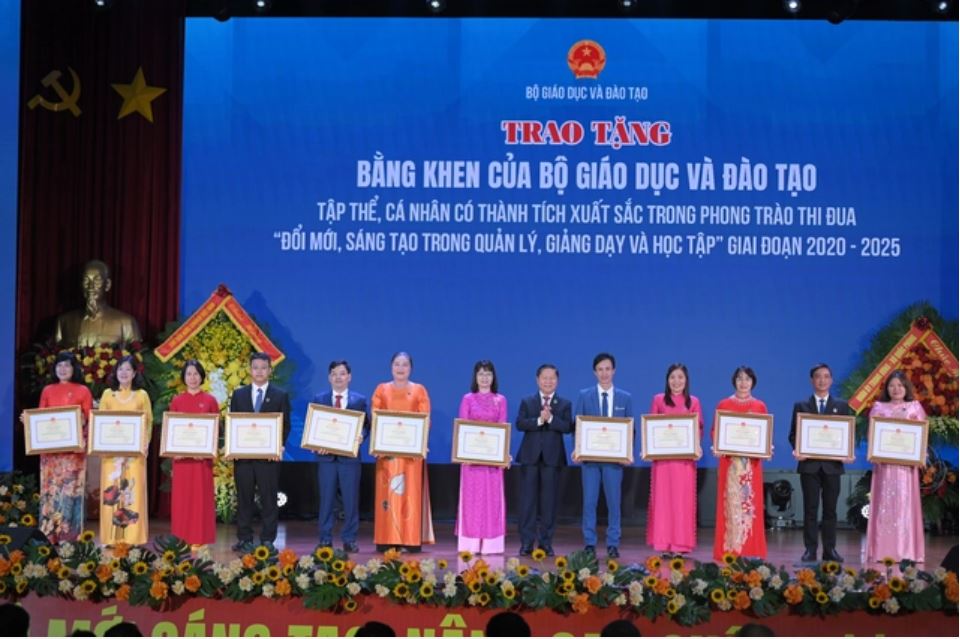 Chủ tịch nước Lương Cường dự Lễ kỷ niệm Ngày Nhà giáo Việt Nam