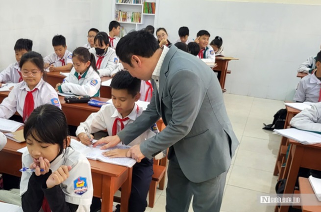 Tri ân thầy cô - Người đánh thức ánh sáng