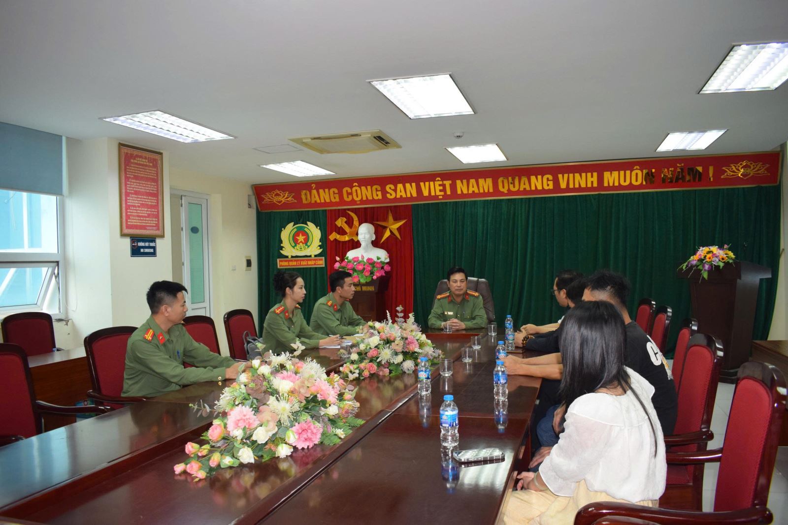 Xử phạt Công ty và người nước ngoài làm việc không có giấy phép lao động