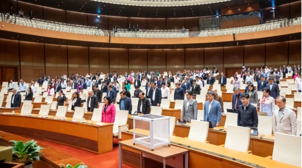 Bão lũ, thiên tai ác liệt đến đâu cũng qua đi, nhưng tình đồng chí, nghĩa đồng bào mãi còn ở lại