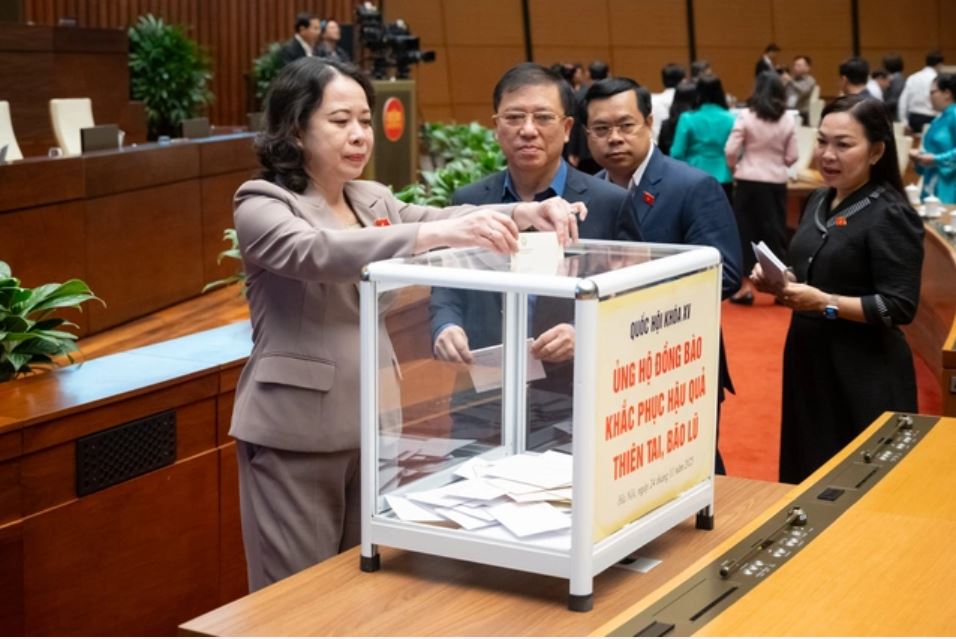 Bão lũ, thiên tai ác liệt đến đâu cũng qua đi, nhưng tình đồng chí, nghĩa đồng bào mãi còn ở lại