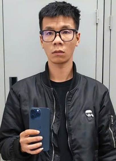 Tạm giữ hình sự lái xe ôm chiếm đoạt iPhone 15 Promax của khách