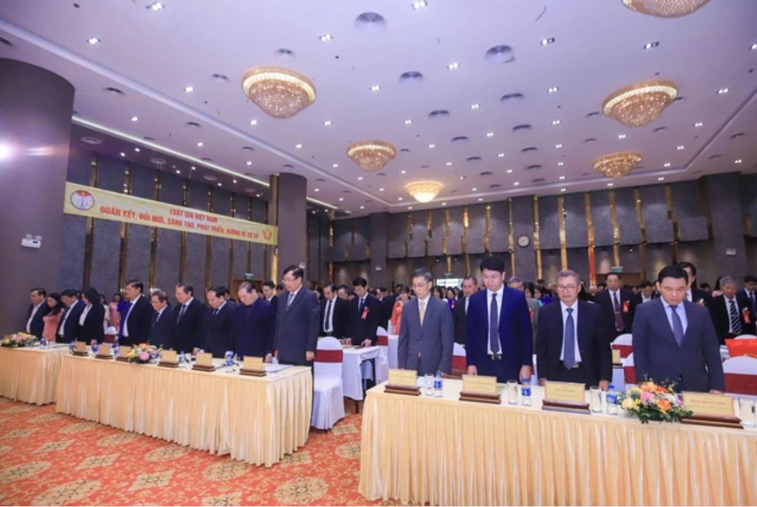 Hội Luật gia Việt Nam quyên góp ủng hộ đồng bào bị thiệt hại do mưa lũ