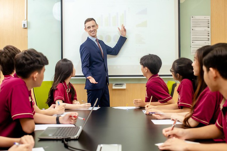 Đề xuất quy định quản lý người nước ngoài làm việc tại các cơ sở giáo dục của Việt Nam