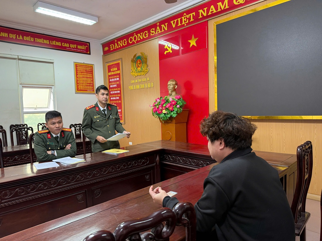 Nam thanh niên bị xử phạt vì chuyển cuộc gọi đòi nợ đến đường dây nóng Bộ Công an