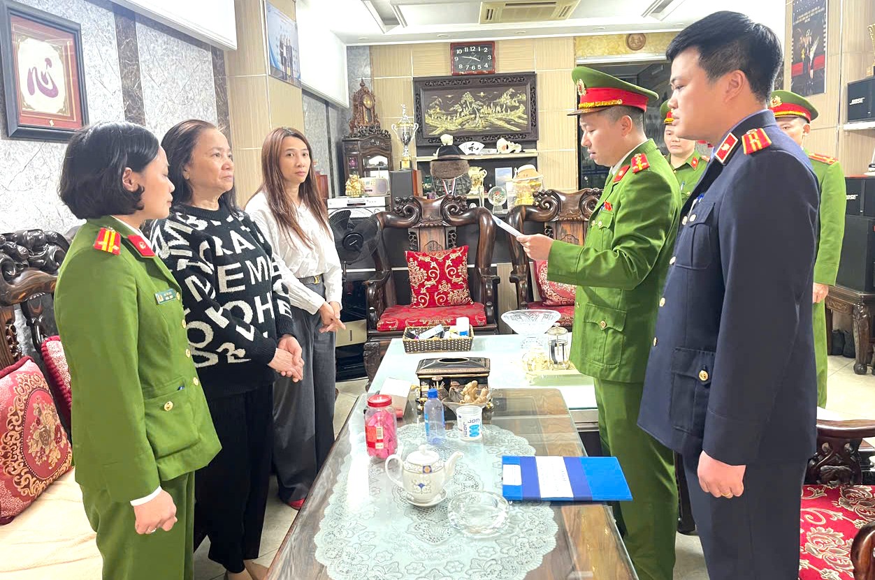 Bắt tạm giam vợ chồng Giám đốc Công ty vàng bạc Kim Chung