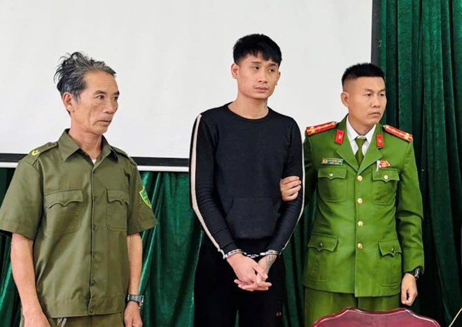 Bắt tạm giam đối tượng dùng dao chém cha ruột ở Quảng Trị