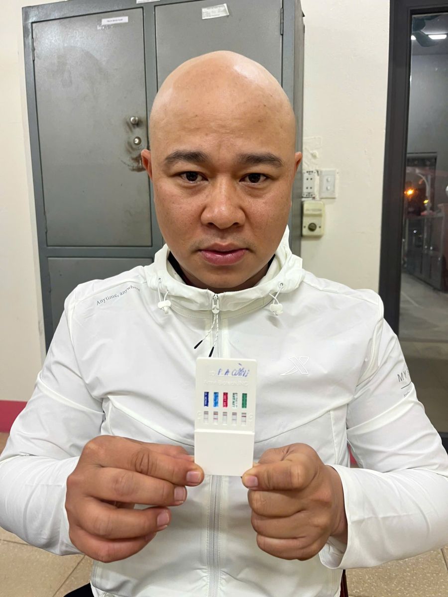 Khởi tố đối tượng cầm dao đuổi đánh công an