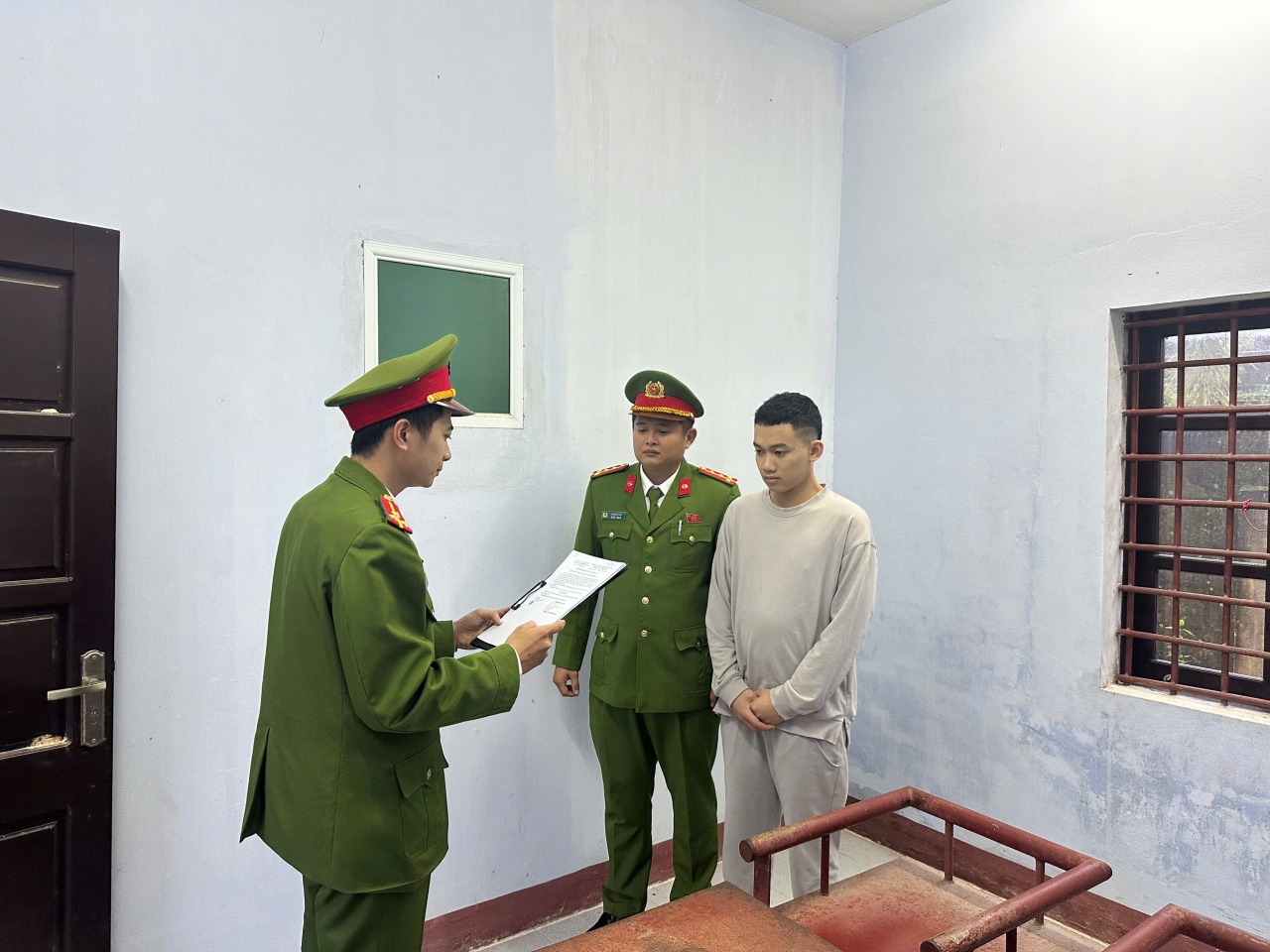 Khởi tố đối tượng lái ô tô cố tình tông thẳng vào một nhóm người