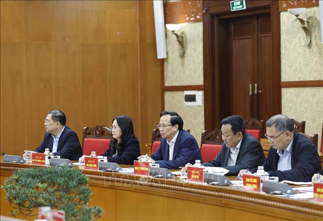 Thực hiện chế độ, chính sách đối với người có công phải đầy đủ, kịp thời, tuyệt đối không đùn đẩy trách nhiệm