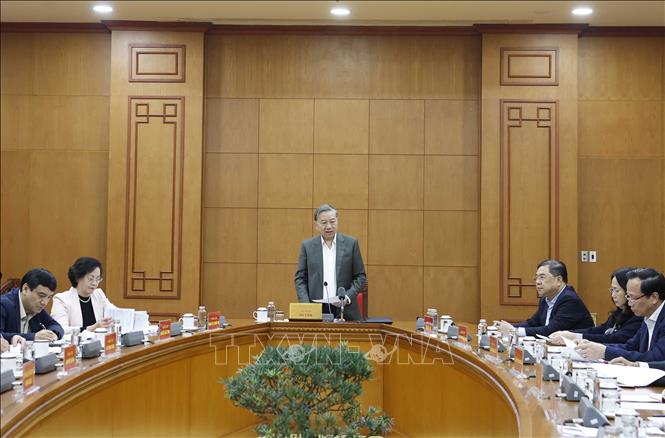 Thực hiện chế độ, chính sách đối với người có công phải đầy đủ, kịp thời, tuyệt đối không đùn đẩy trách nhiệm