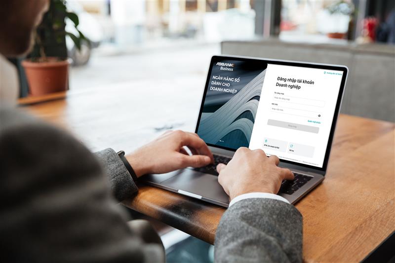 ABBANK trao thưởng xe OMODA C5 cho doanh nghiệp trúng giải đặc biệt chương trình “Chọn ABBANK Business – Chọn Thành công”