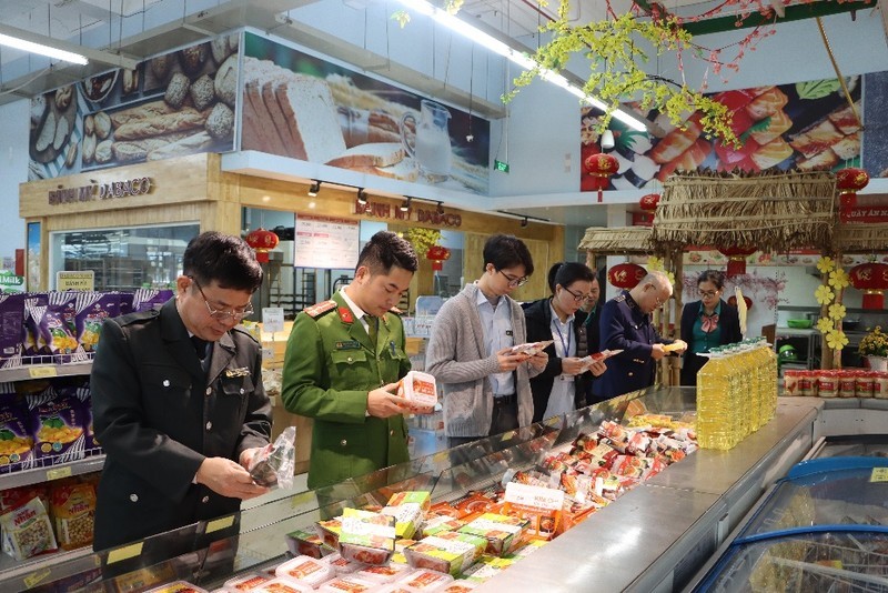 Bộ Y tế yêu cầu tăng cường kiểm tra, xử lý vi phạm an toàn thực phẩm dịp Tết