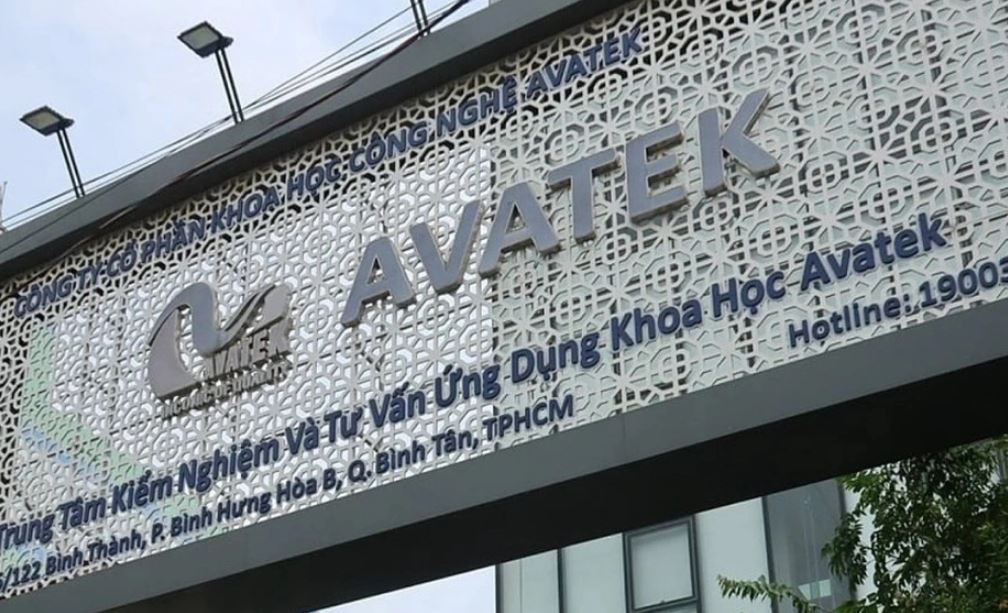 Sau lưng người chồng/vợ...