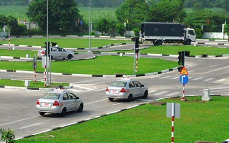 Quy định mới về phí thi sát hạch và lệ phí cấp giấy phép lái xe