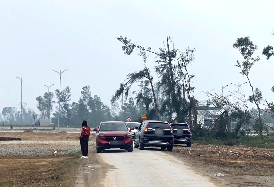 Quay cuồng theo cơn sốt đất ảo