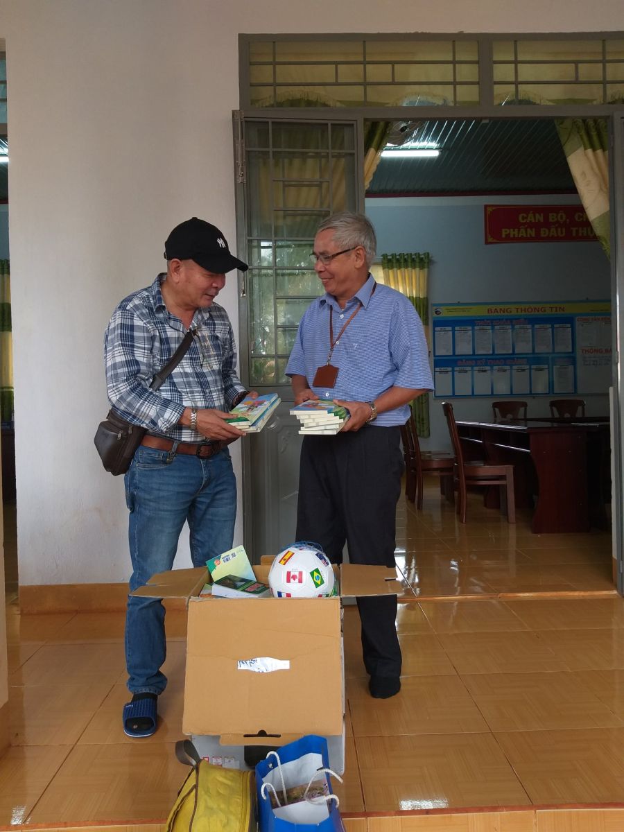 Đường sách và... đọc sách