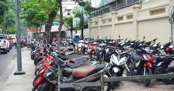 Cửa hàng muốn dùng vỉa hè trông giữ xe phải đáp ứng điều kiện gì?