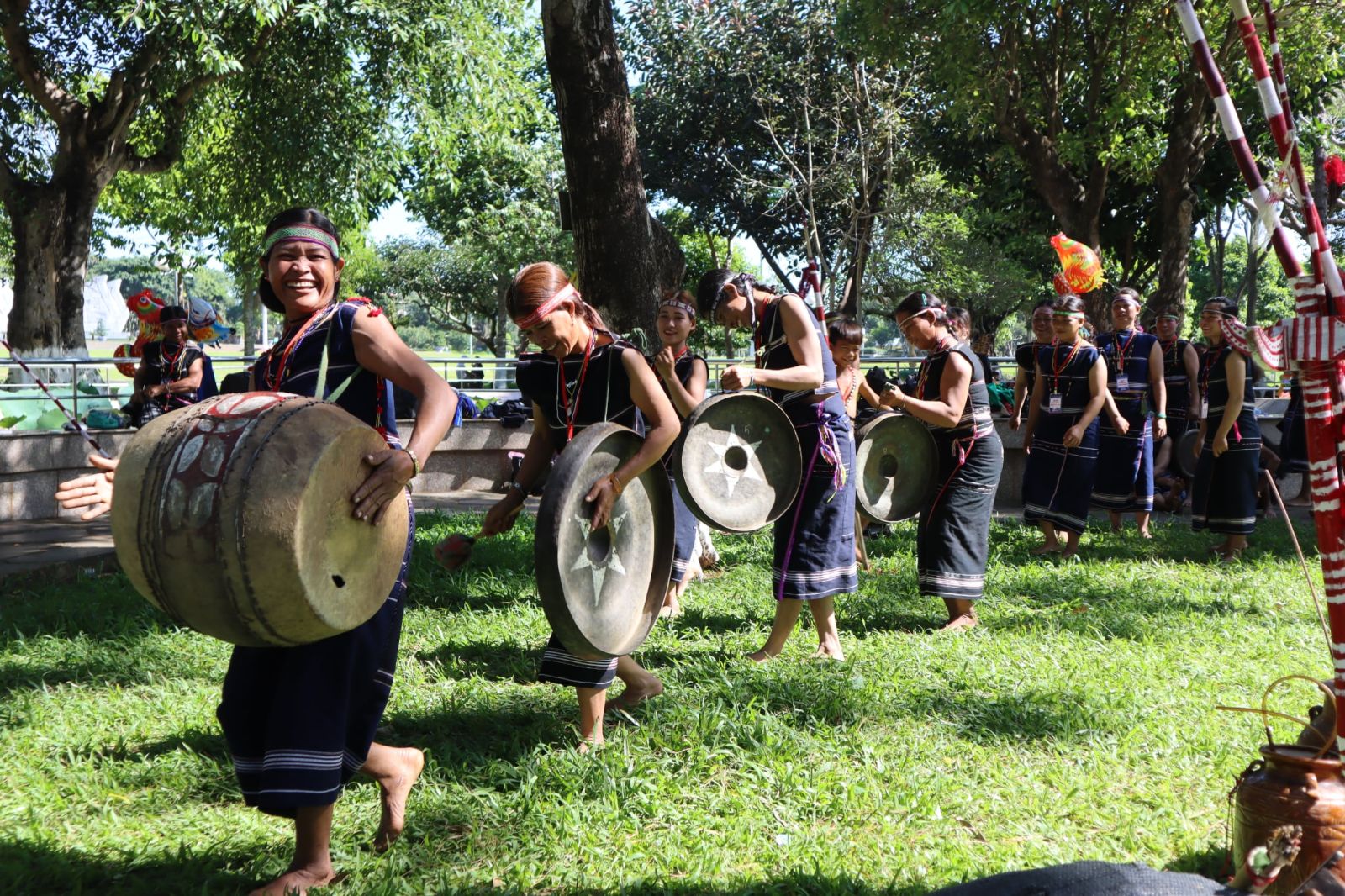 Tản mạn chuyện làng và chiêng Tây Nguyên