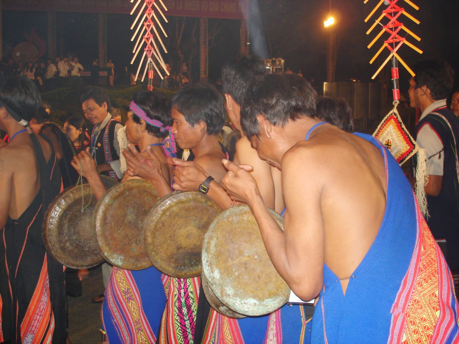 Tản mạn chuyện làng và chiêng Tây Nguyên