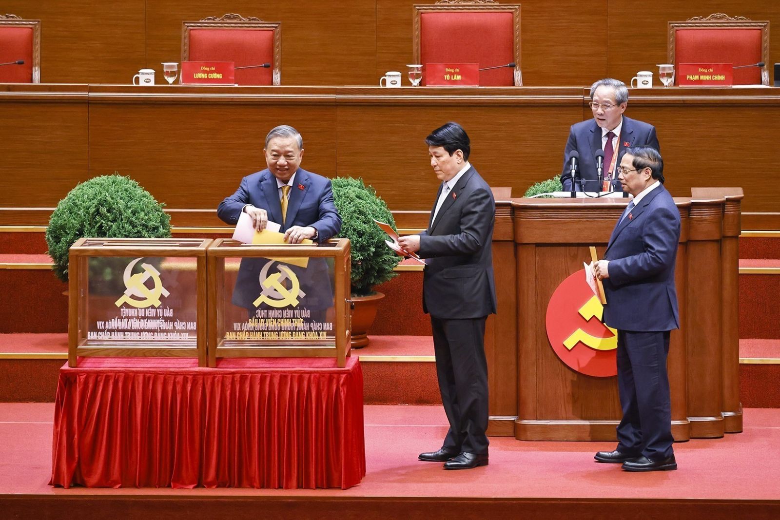 Đại hội XIV của Đảng: Thảo luận và thực hiện công tác nhân sự Ban Chấp hành Trung ương Đảng khóa XIV