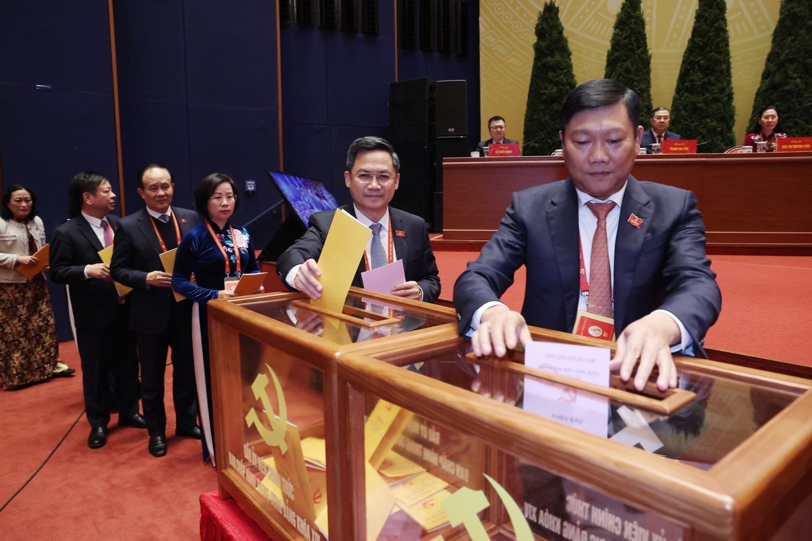 Đại hội XIV của Đảng: Thảo luận và thực hiện công tác nhân sự Ban Chấp hành Trung ương Đảng khóa XIV