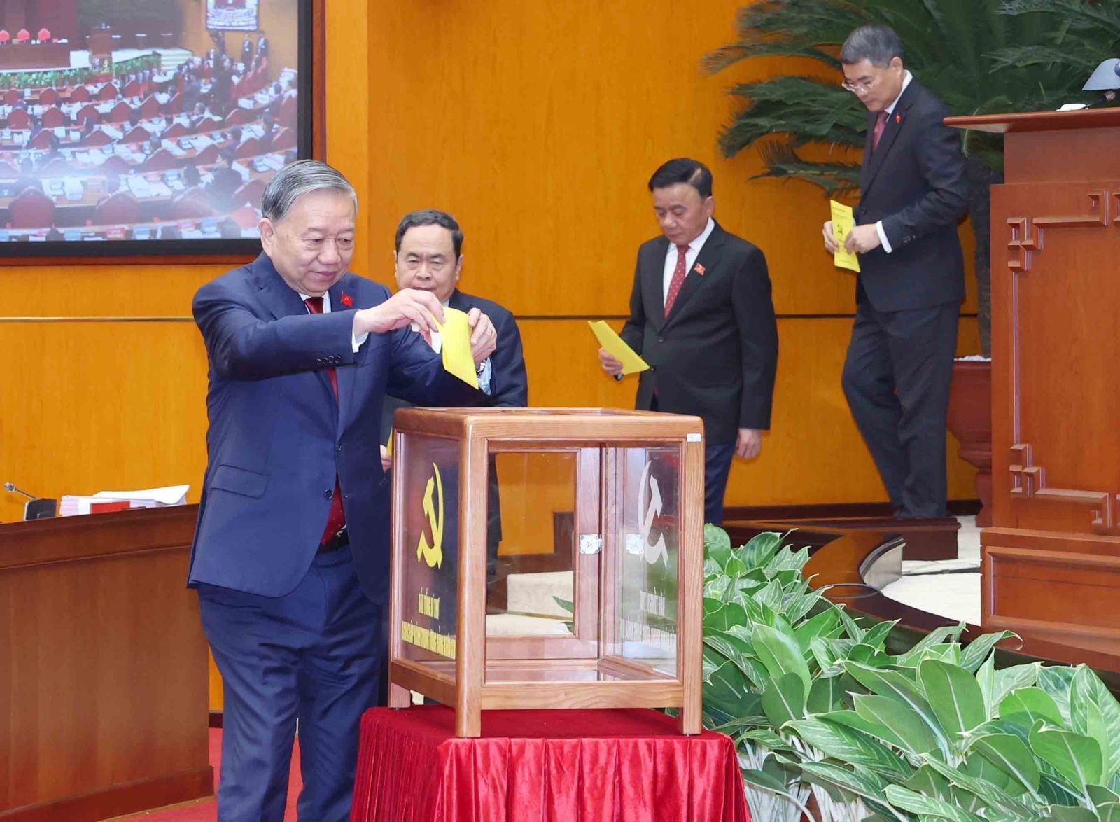 Ban Chấp hành Trung ương Đảng khóa XIV tiến hành Hội nghị lần thứ nhất