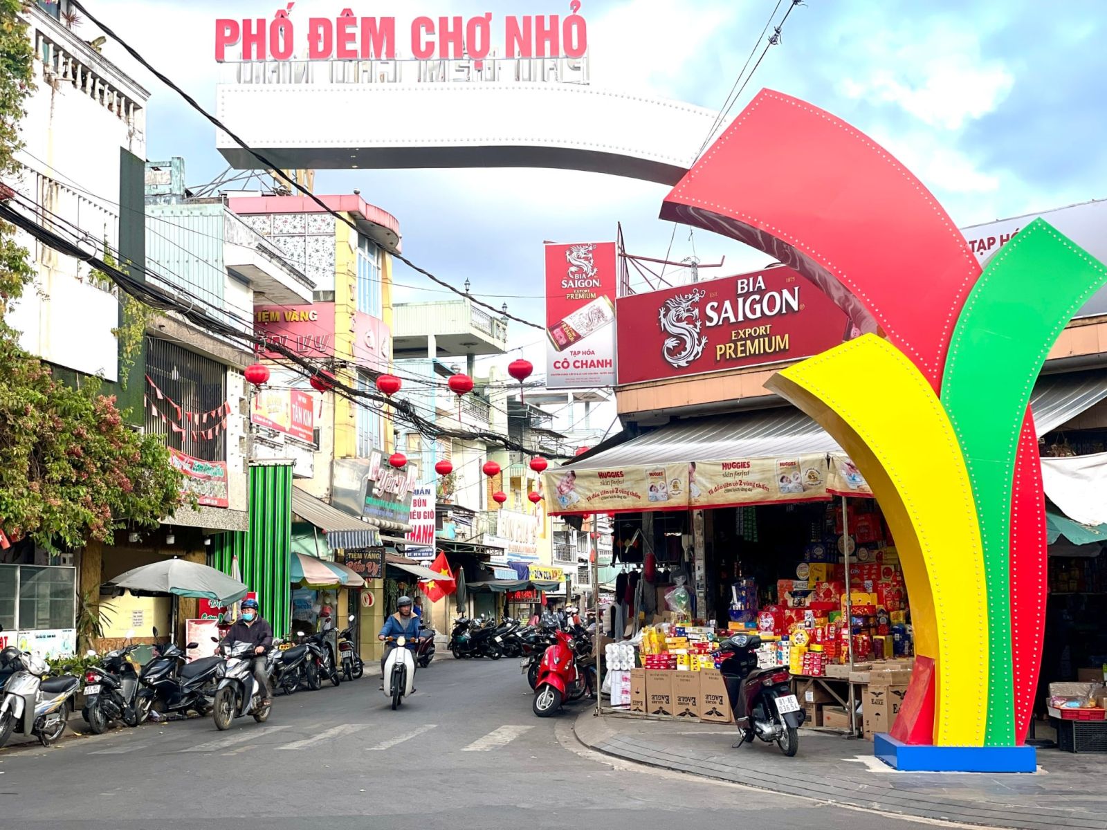Phố đêm chợ nhỏ Pleiku