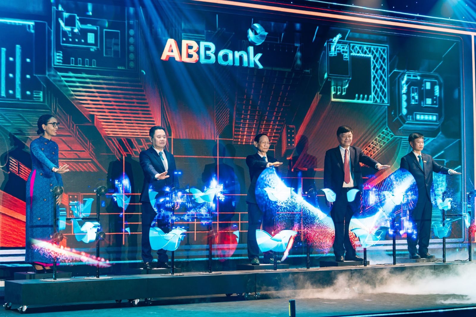 ABBank ra mắt nhận diện thương hiệu mới: Tiếp tối triết lý phụng sự Khách hàng và Cộng đồng