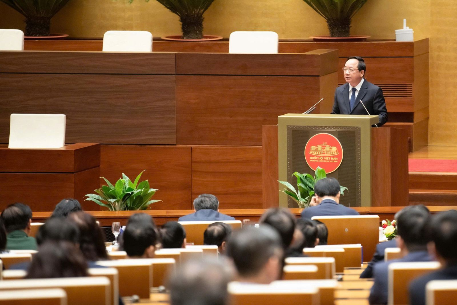 Kiên quyết khắc phục việc chú trọng kinh tế mà coi nhẹ văn hoá