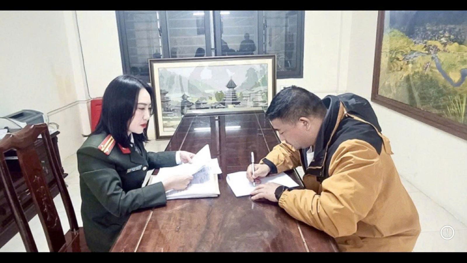 Công an cảnh báo khi có người nước ngoài trả tiền nhờ chụp ảnh căn cước công dân