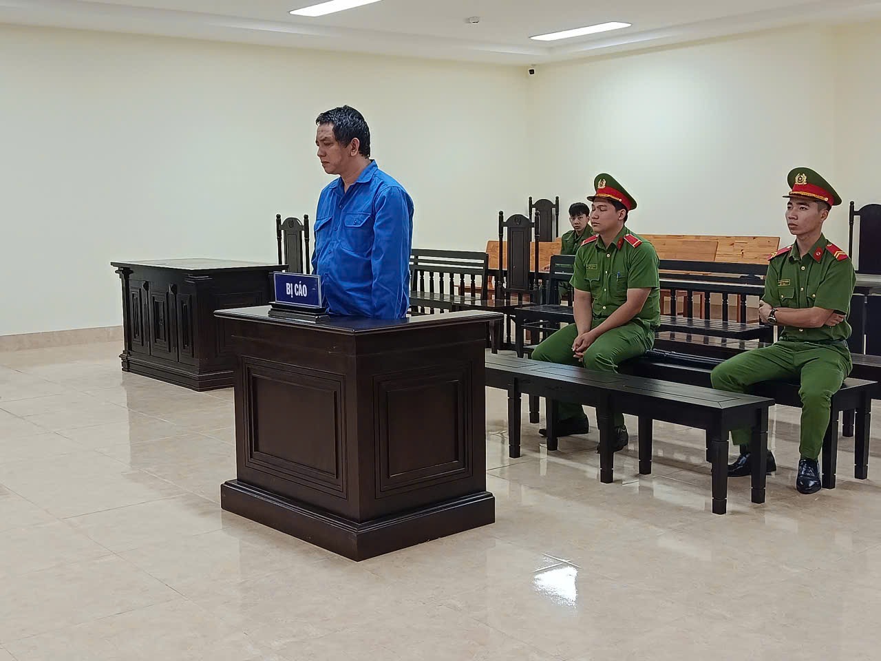 Cảnh giác với chiêu trò nhận làm ‘sổ đỏ’ trọn gói để lừa đảo