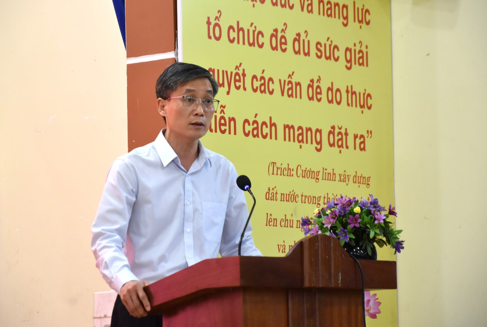 Cử tri kỳ vọng các ứng cử viên ĐBQH ‘giữ trọn lời hứa’ trước nhân dân