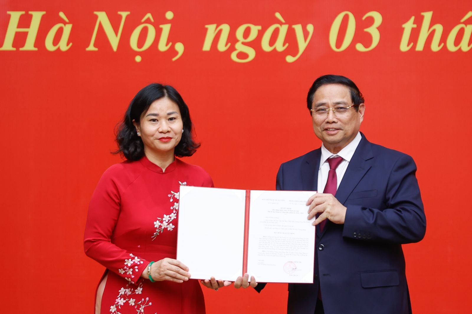 Công bố quyết định của Bộ Chính trị và Thủ tướng Chính phủ về công tác cán bộ