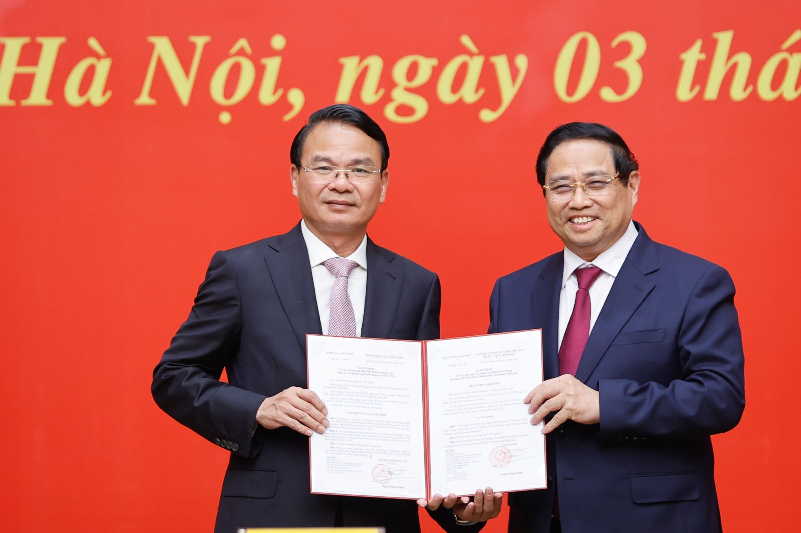 Công bố quyết định của Bộ Chính trị và Thủ tướng Chính phủ về công tác cán bộ