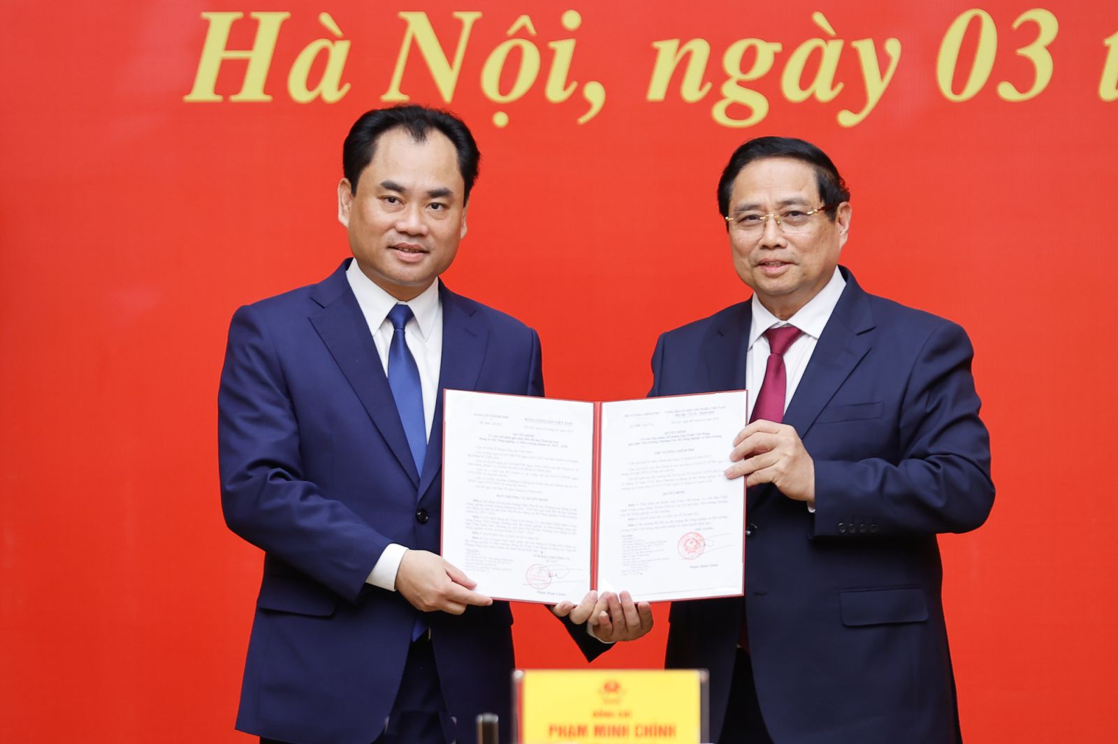 Công bố quyết định của Bộ Chính trị và Thủ tướng Chính phủ về công tác cán bộ