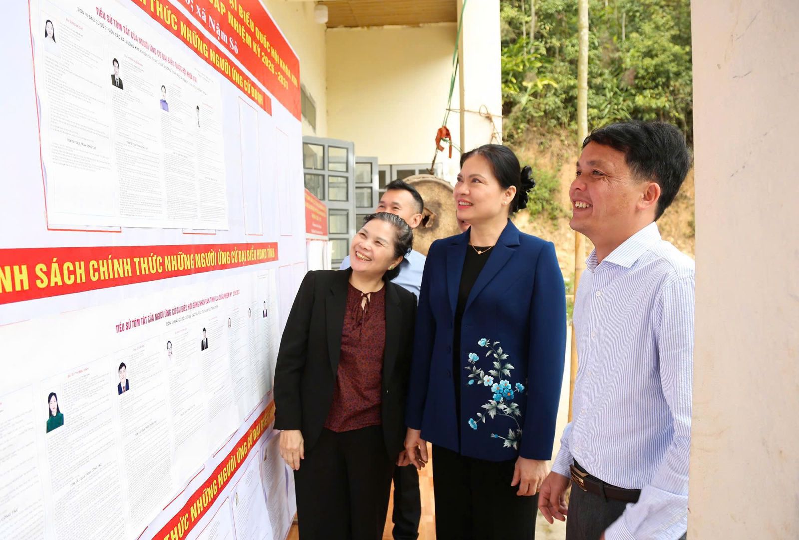 Cử tri ấn tượng với chương trình hành động của ứng cử viên ĐBQH khoá XVI Hà Thị Nga