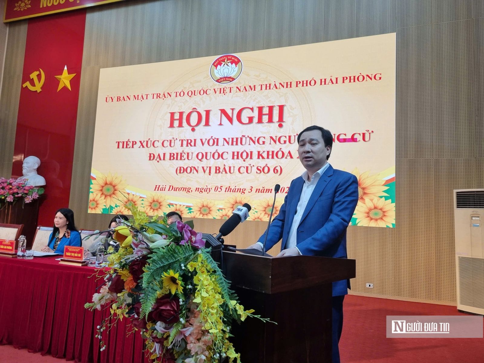 Người dân thấy ấm lòng tại buổi tiếp xúc cử tri của ứng cử viên Vũ Văn Tiến