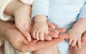 Nhận con nuôi dưới 6 tháng tuổi, lao động nữ được hưởng chế độ thai sản thế nào?